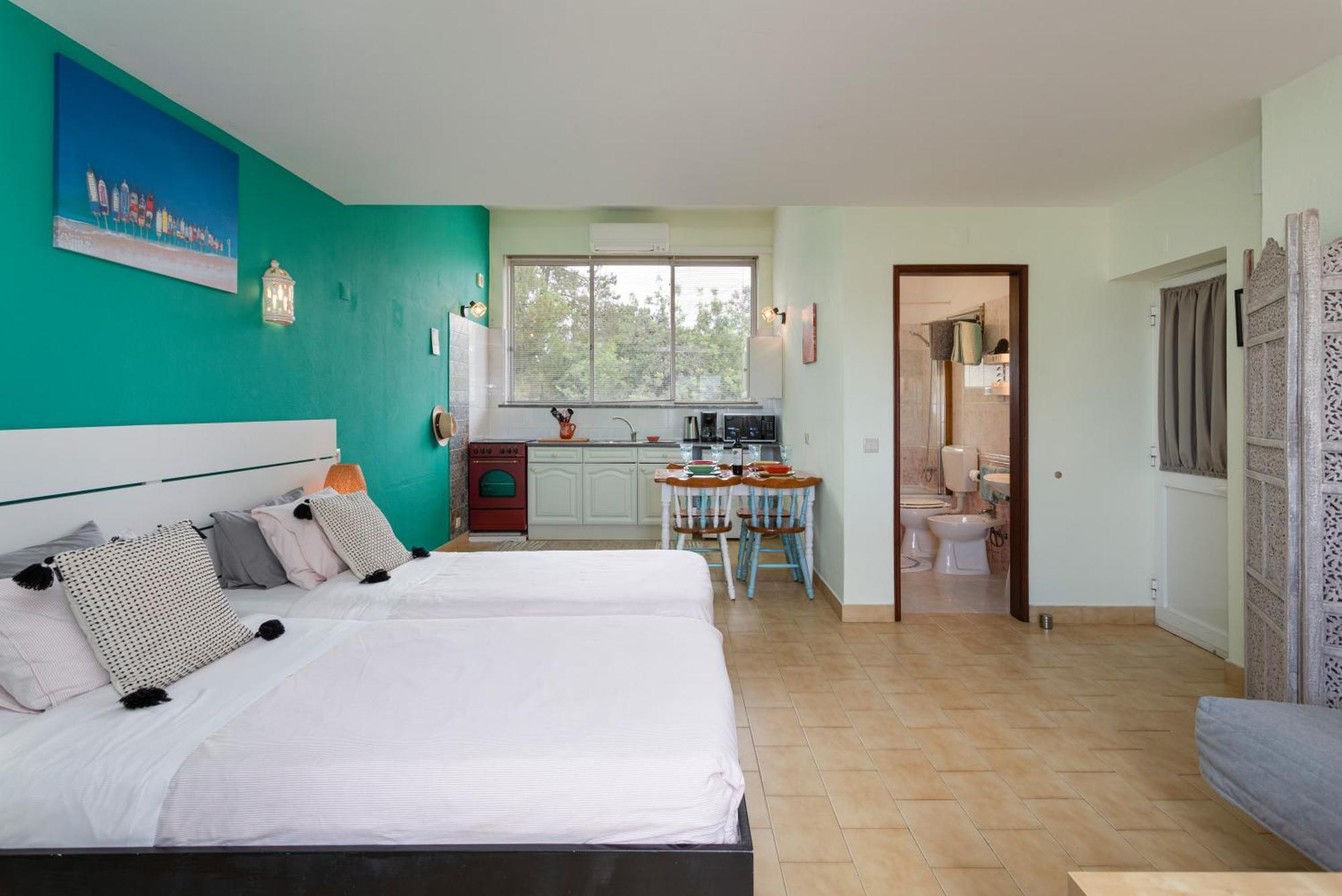 The Lemon Tree Villa Moncarapacho Rum bild