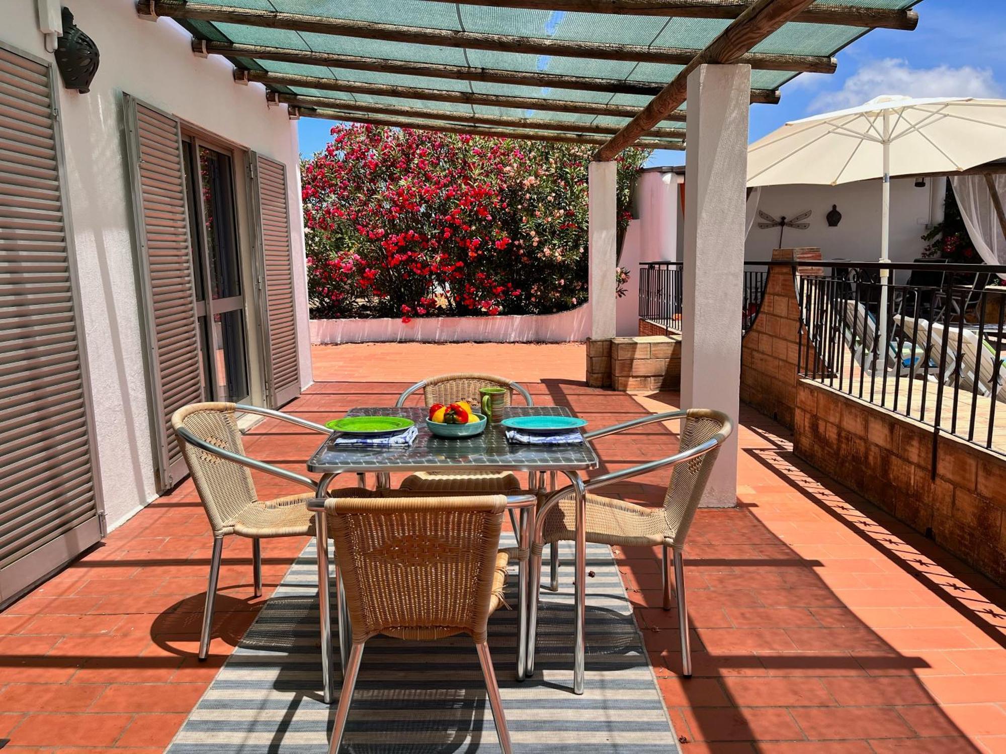 The Lemon Tree Villa Moncarapacho Rum bild